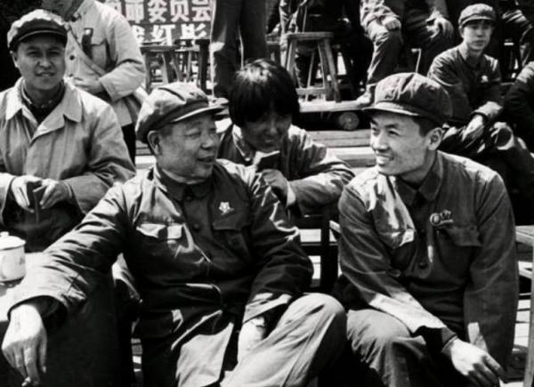 紅軍班長被撤職,師長安慰他,38年後,師長成副國級班長成正國級 紅軍班長被撤職,師長安慰他,38年後,師長成副國級班長成正國級