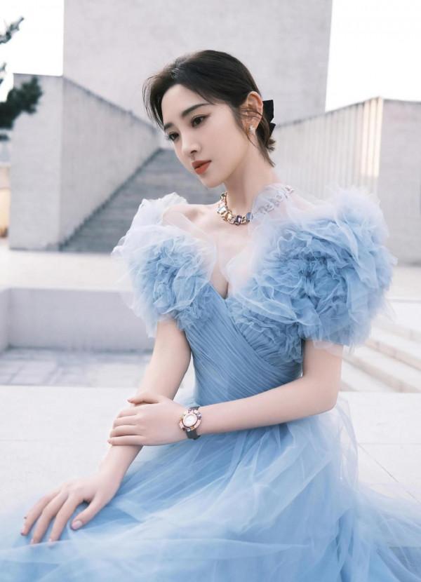 今日份新鮮的唐藝昕