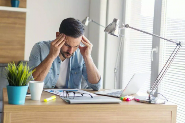 坐立兩用，辦公也可以很舒服！coiclic仙女座筆記本升降支架體驗