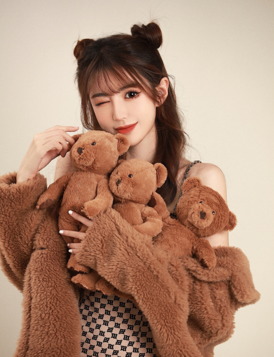 別披頭散髮了，學學這3款超減齡的扎發發型，輕鬆美過同齡人