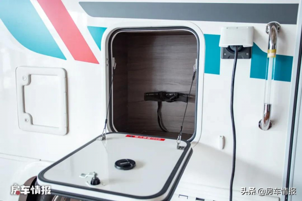 大品牌主流房車啥樣?空間夠大水電充足,6口人長途旅行也無憂 大品牌主流房車啥樣?空間夠大水電充足,6口人長途旅行也無憂