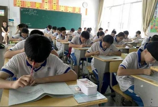 初中生“藏小抄”的3種方式,老師很難察覺,學渣:我好像都用過 初中生“藏小抄”的3種方式,老師很難察覺,學渣:我好像都用過