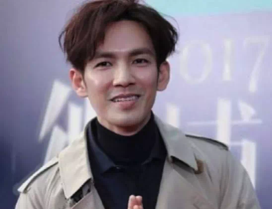 凹凸不平、眼睛擠成一條縫,“發麵饅頭”臉毀了多少高顏值明星? 凹凸不平、眼睛擠成一條縫,“發麵饅頭”臉毀了多少高顏值明星?