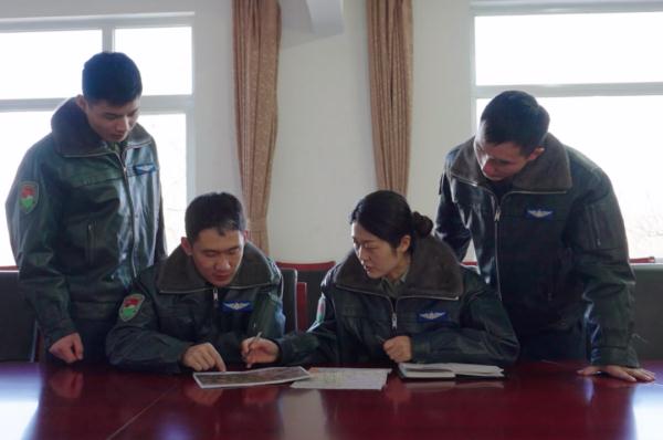 硬核!從飛殲擊機到武裝直升機,陸航首位女機長來了 硬核!從飛殲擊機到武裝直升機,陸航首位女機長來了