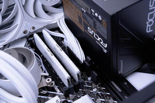 12代intel系統-C34視界內白外黑ATX水冷整機show