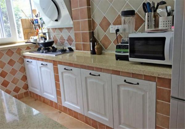 廚房磚砌櫥櫃值得做嗎？有一說一：比起整體櫥櫃，它真有不少優點