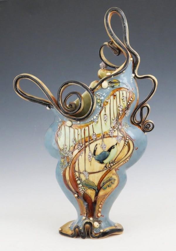 以富有表現力的精美陶瓷來展現大自然的微妙變化