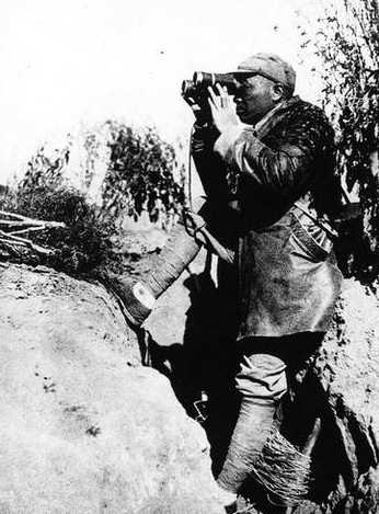 1951年，毛澤東對彭司令說：咱們倆都姓石，難道我們曾是一家人？