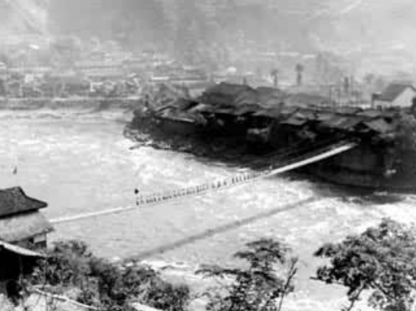 1958年一位司令員闖入中南海遭阻攔，毛主席不怒反笑：你個土佬呦