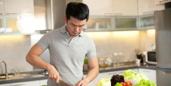 給71歲老太太當家居保姆，42歲男人自述：工資雖高，但我只想辭職