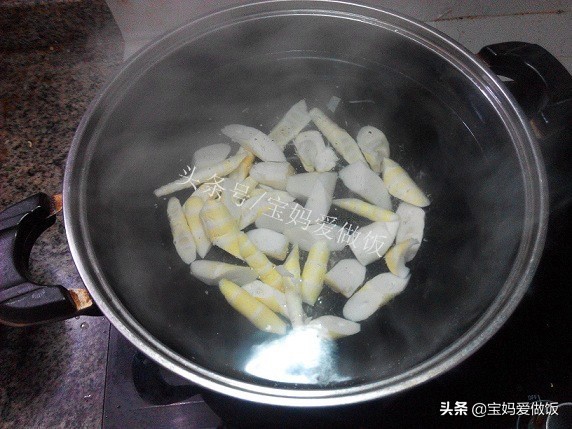 醃一條鹹肉,篤一鍋好湯,湯濃味美真是鮮 醃一條鹹肉,篤一鍋好湯,湯濃味美真是鮮