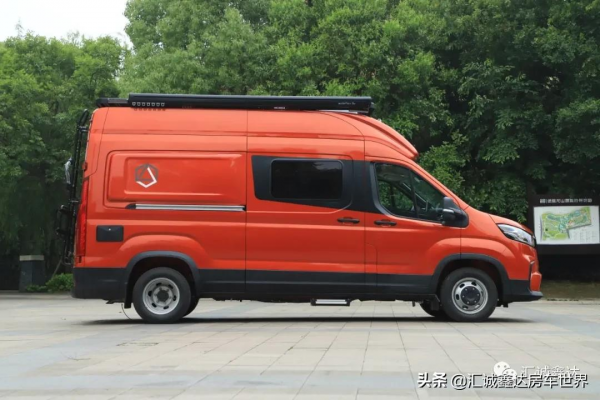 帶全套越野護甲,還配星空頂、商務座和三種駕駛模式的奇瑞房車 帶全套越野護甲,還配星空頂、商務座和三種駕駛模式的奇瑞房車