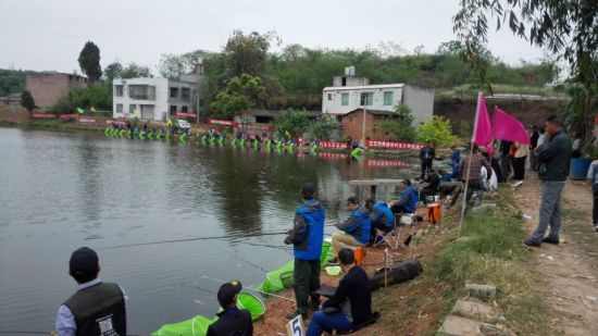 為了讓窩裡的底層魚接觸到釣餌,我找到了一個簡單的方法 為了讓窩裡的底層魚接觸到釣餌,我找到了一個簡單的方法