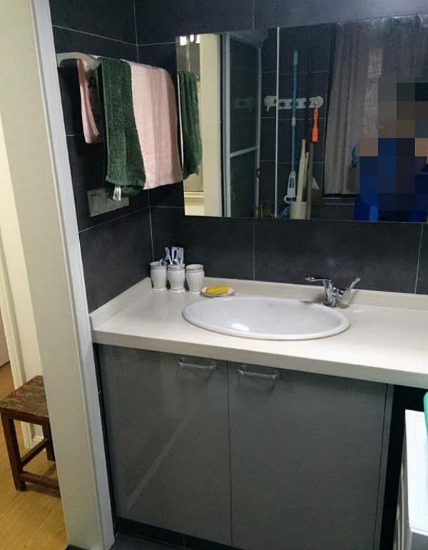 表姐407萬買深圳46平房，吃飯在廁所門口，客廳巴掌大，活得憋屈