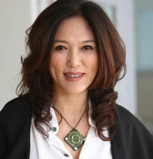 整容老去和自然老去的區別？4對同齡昔日貌美女星，如今差別驚人