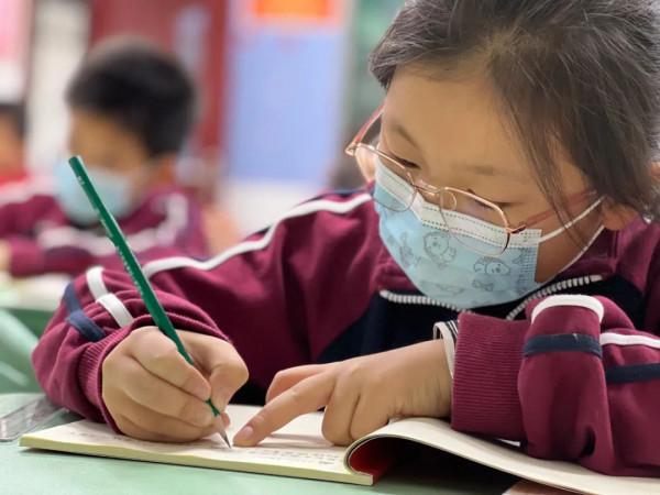 那些新學期插班東方雙語學校的孩子們，現在怎麼樣了？