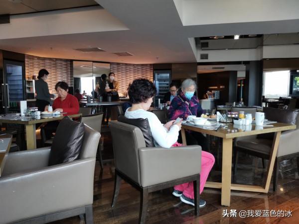 邊欣賞故宮景色邊吃早餐