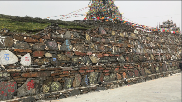 自駕西藏，路過仙境般紅石灘和翻越4298米高的折多山感受分享