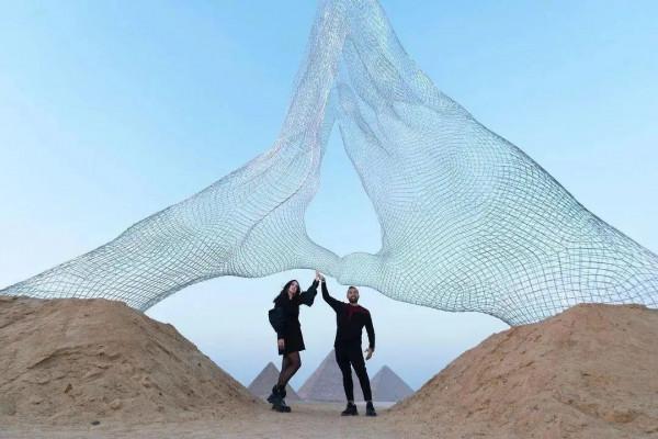“永恆即現在”:Art d'égypte在4500歲的金字塔旁上演的藝術 “永恆即現在”:Art d'égypte在4500歲的金字塔旁上演的藝術
