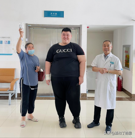 501斤小夥到長春嘉和外科醫院切胃減重，高中體重就達300斤