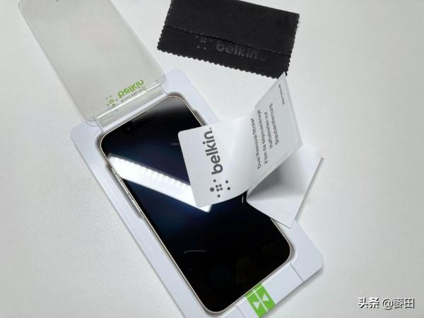 不插線、充滿電，iPhone13 mini全套無線充電體驗分享