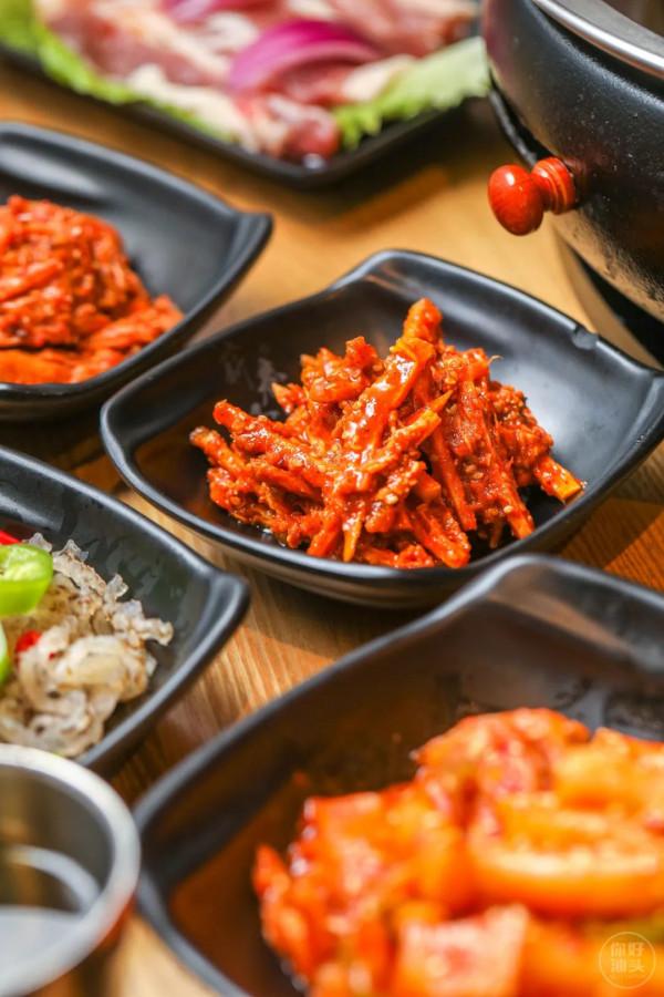 「炭火烤肉」，好吃到翹腳