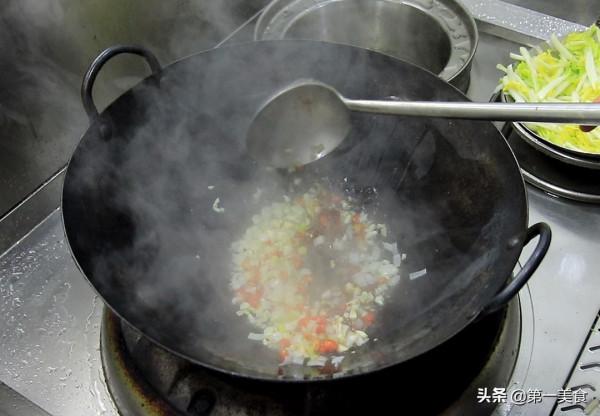 便宜的白菜也能做美味，大廚教你做魚香白菜，酸辣下飯，口感清脆