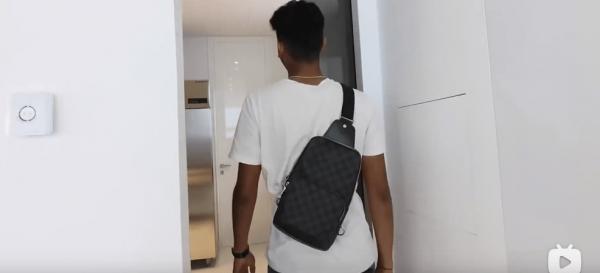 迪拜小哥甩賣7.7億豪宅 買就送勞斯萊斯和法拉利 迪拜小哥甩賣7.7億豪宅 買就送勞斯萊斯和法拉利