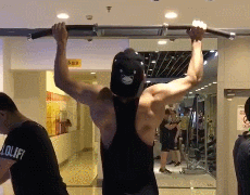 一組適合新手的練背動作，幫你打造厚實的背部，提高自身魅力