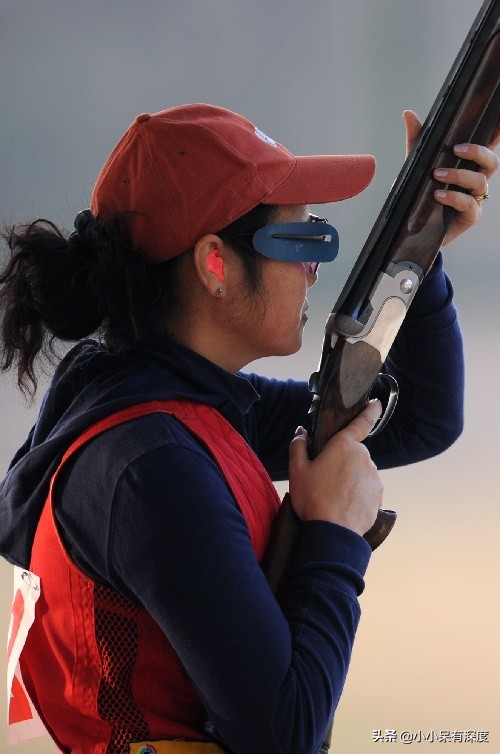 射擊冠軍張山的異國戀，相差11歲也擋不住愛情，洋老公為愛住中國