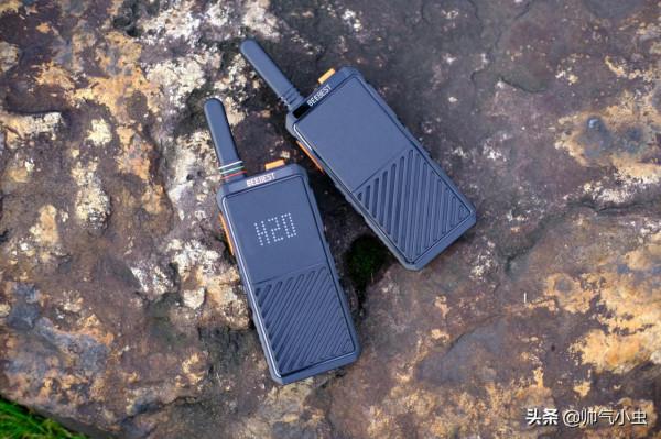 最遠10公里通話，像手機一樣薄？小米生態鏈極蜂超薄對講機開箱