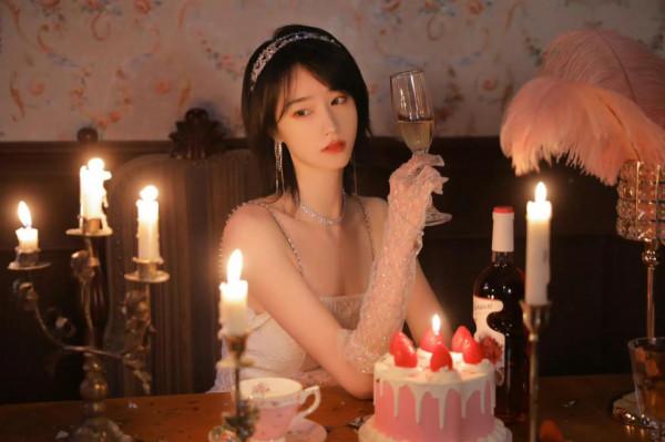 SNH48-蔣芸嗮慶生照，膚色均勻，氣質清新淡雅