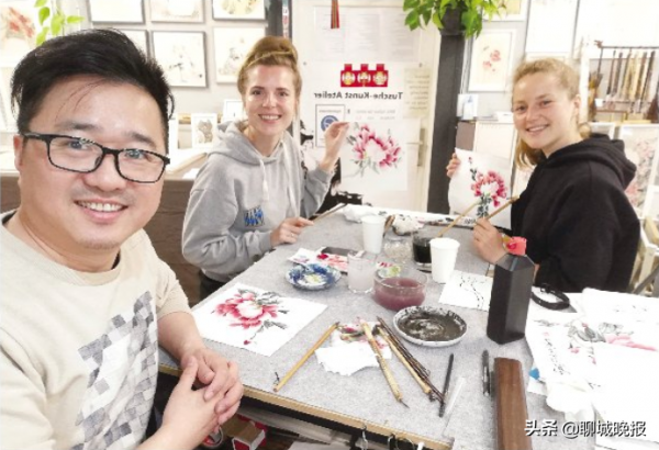 聊城籍畫家杜俊立在德國教中國畫