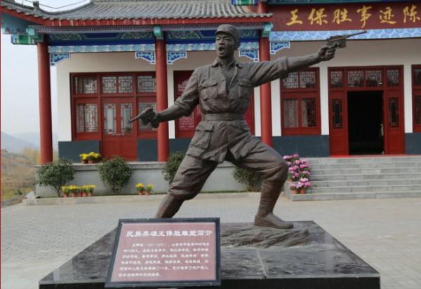 1945年,一戰士從牢中被救出,軍分割槽首長叫來一姑娘:請你嫁給他 1945年,一戰士從牢中被救出,軍分割槽首長叫來一姑娘:請你嫁給他