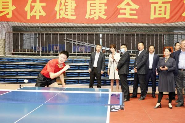 今天,許昕重回寶山母校 今天,許昕重回寶山母校