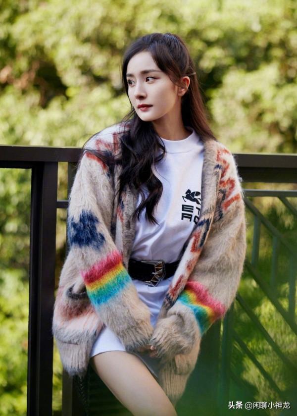 這件毛衣讓女明星的小粗腿無處藏,看看楊冪、戚薇、孟子義、趙粵 這件毛衣讓女明星的小粗腿無處藏,看看楊冪、戚薇、孟子義、趙粵