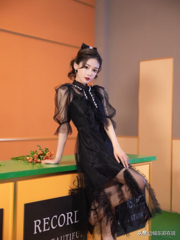 她是天貓服飾一姐，單場直播帶貨超2000萬，粉絲叫她換裝狂人