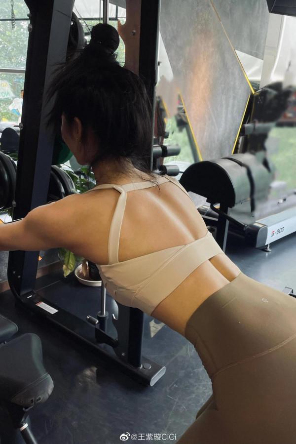 王紫璇曬健身照，太秀了