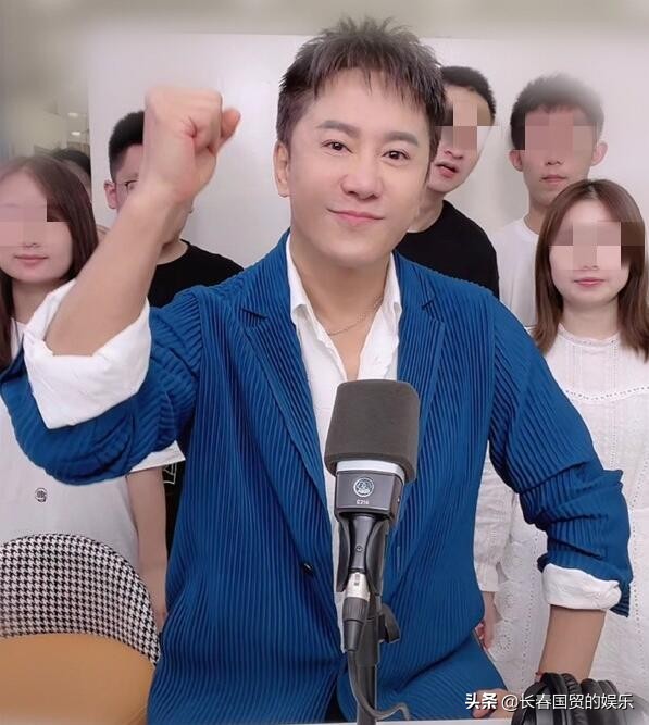 52歲毛寧近照曝光，表情僵硬與昔日判若兩人