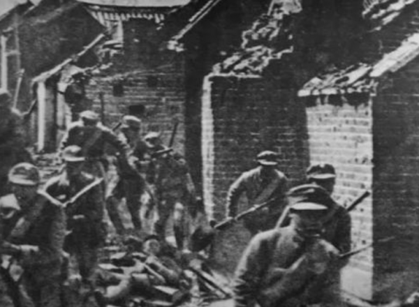 臺兒莊戰役有多慘烈？馬伕上陣殺敵，自炸退路背水一戰！戰爭片