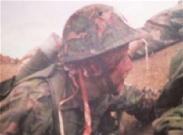 藍劍B行動，中國首次直播對越作戰，烈士犧牲前大吼：先救隊長