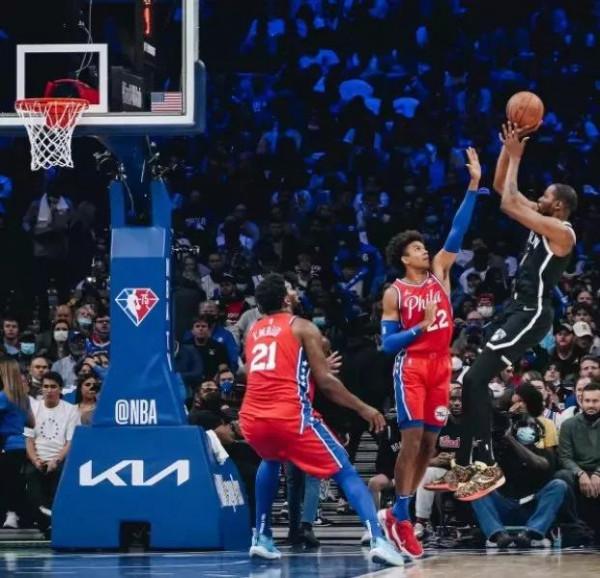 還是打拳擊好，是一對一，NBA球場上，數一數是幾個人對杜蘭特