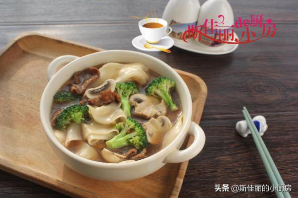 一個人吃午餐，我從不點外賣，這麼做簡單營養又美味，省時花錢少