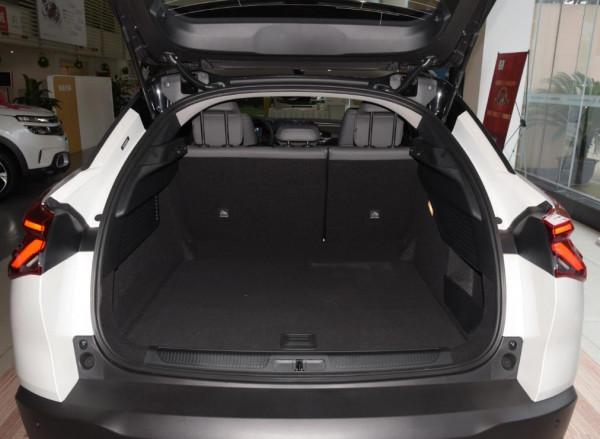 買車最終繞不開轎車、SUV、MPV，這三款價格15萬左右，省油還實用