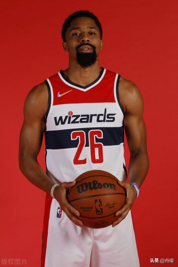 NBA晚報:詹妻不滿記者評論,威少獲最佳著裝獎,哈登盼歐文歸隊 NBA晚報:詹妻不滿記者評論,威少獲最佳著裝獎,哈登盼歐文歸隊