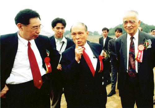 霍英東發明公攤制度跟預售制度，到底是利大於弊，還是弊大於利？