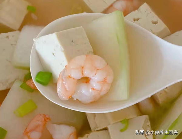 冬季,給孩子多喝這湯,葷素搭配營養高,補鈣質,別捨不得花錢 冬季,給孩子多喝這湯,葷素搭配營養高,補鈣質,別捨不得花錢