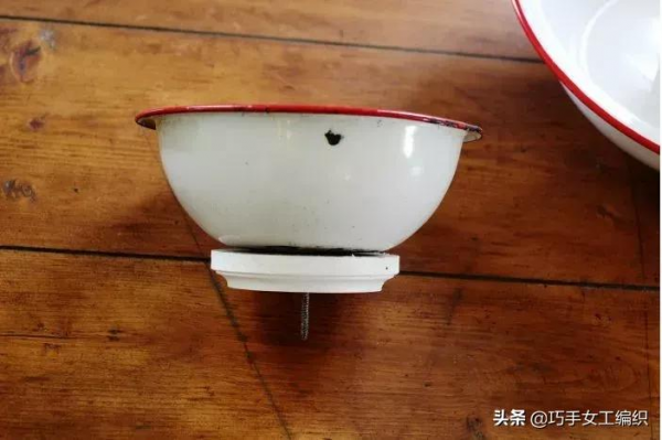 把廢舊的盤子碟子用這個方法摞起來，沒想到收納太強大了