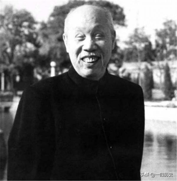 除了周恩來誰能替代總理職位？主席點名他任職，為何只任職2個月