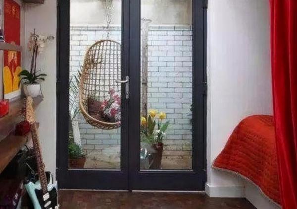 無房女孩低價買下一個公共廁所，花了15萬改造成溫馨的家，厲害了